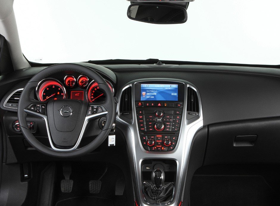 Repairing the Navigator and Screen of the Opel Astra
